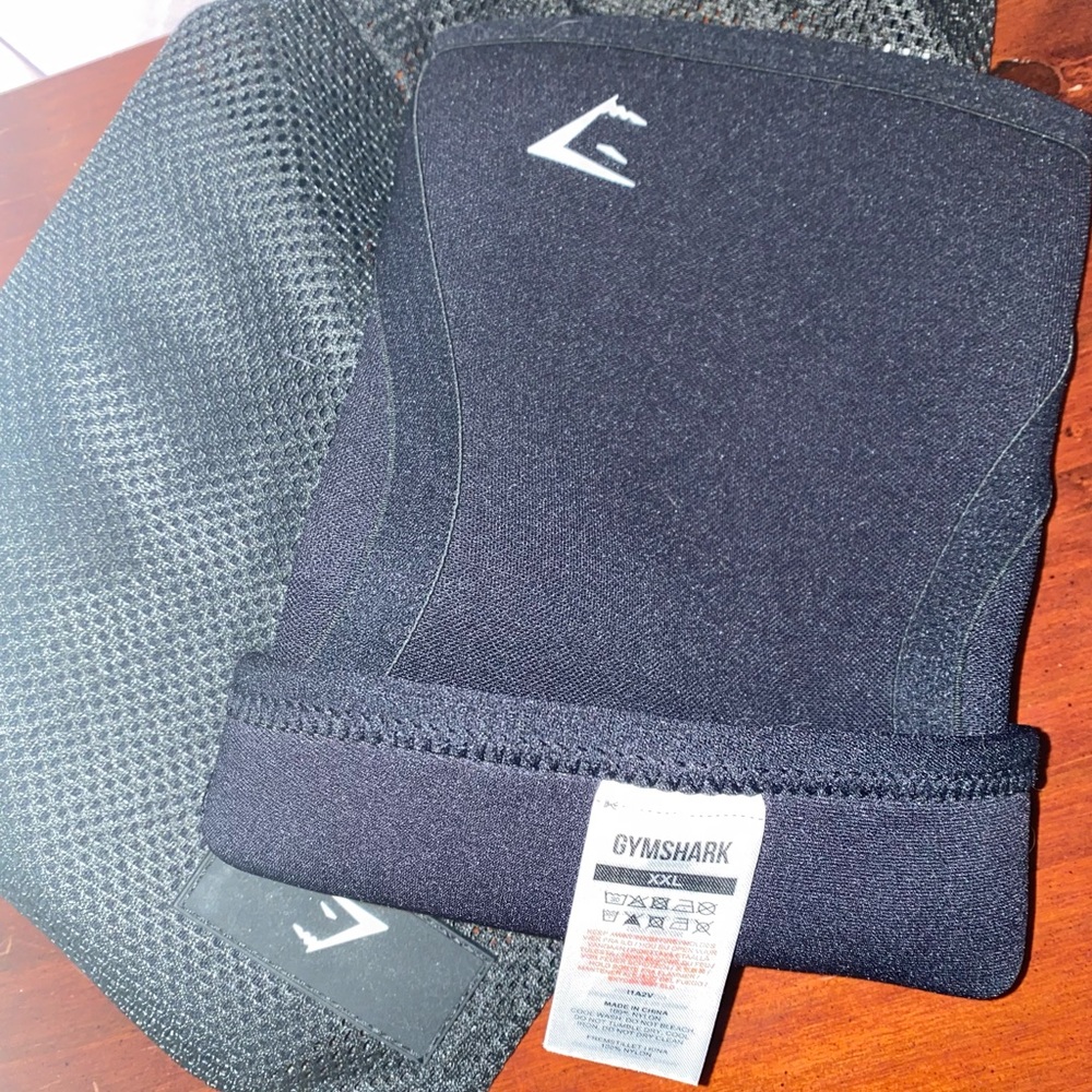 Gymshark Black Neoprene Knee Sleeves